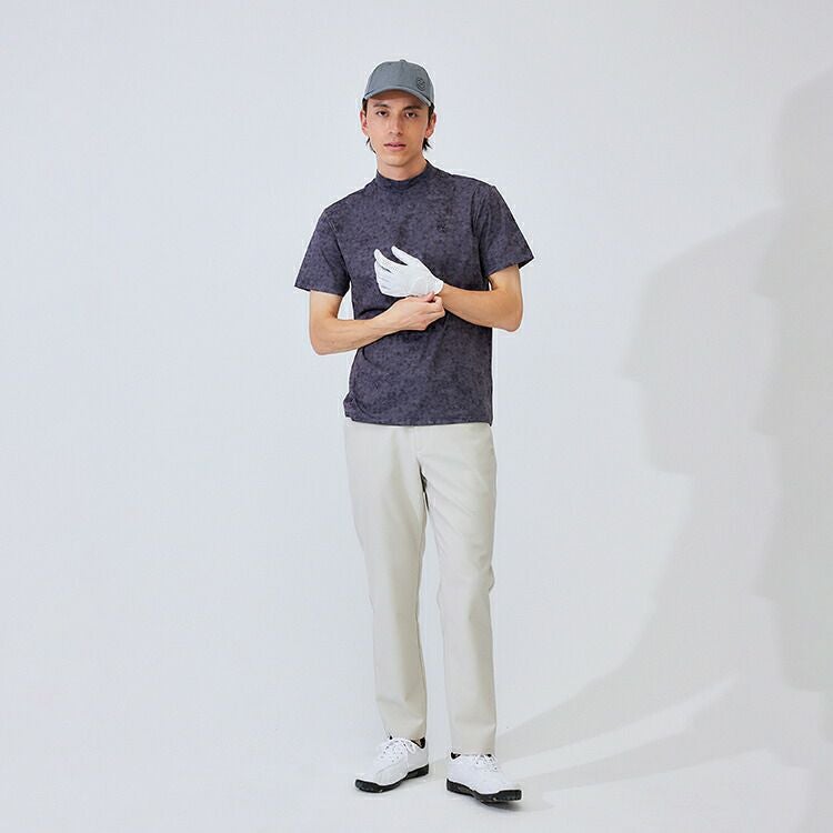 動きやすいストレッチ素材で仕立てたテーパードパンツ