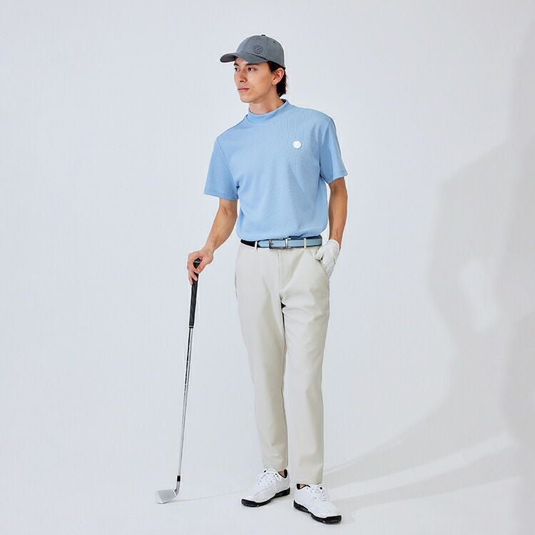 動きやすいストレッチ素材で仕立てたテーパードパンツ